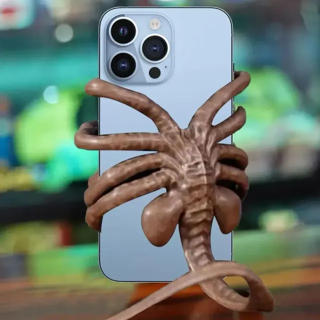 Facehugger phone holder in the shape of an alien with creative design