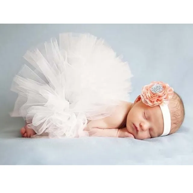 Skirts and headbands for baby photoshooting