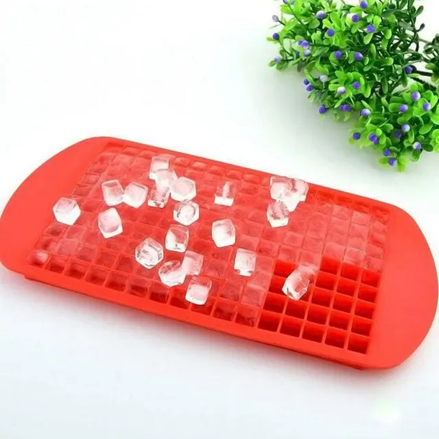 Large mould for 160 ice cubes