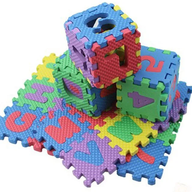 Pudełko puzzle litery i liczby