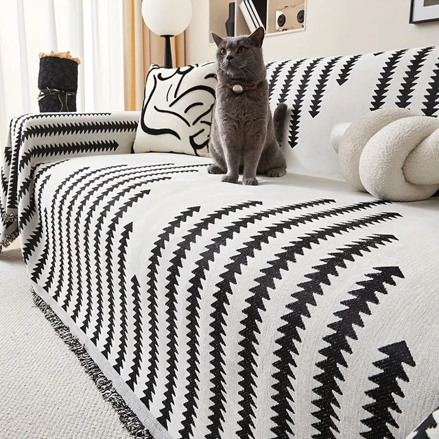 Universal year-round bedspread with hair on sofa against scratching animals, dirty and unslippery