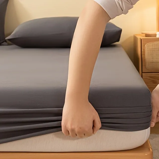 Comfortable mattress protector for bed