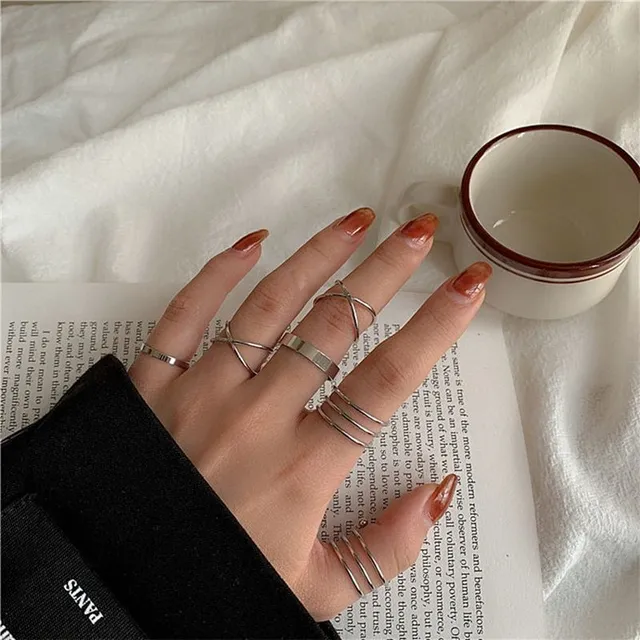 Set of metal rings for women - 7 pcs