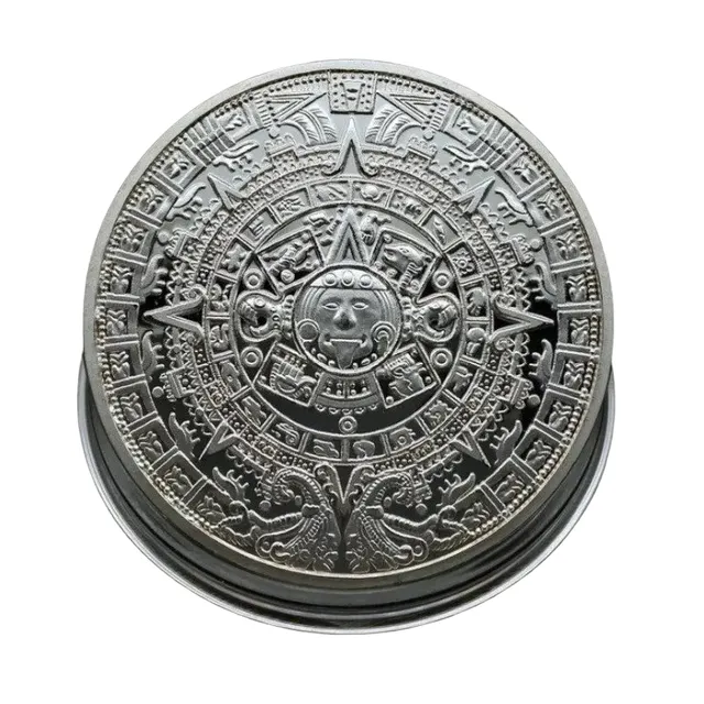 Aztec gold coin Collector coin with Mayan calendar theme Memorial Mexican coin with pyramid 4 cm