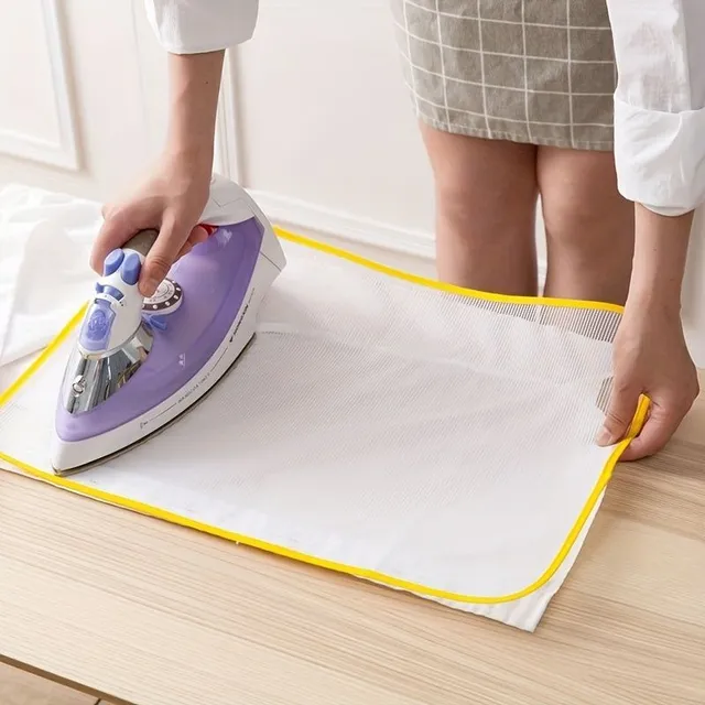 Ironing pad with thermal protection - for safe ironing without damage to clothing