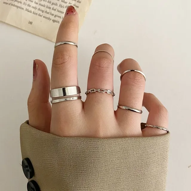 Zestaw metalowych pierścionków dla kobiet - 7 szt.