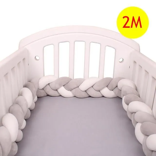 Crib mattress cover in the shape of a braid