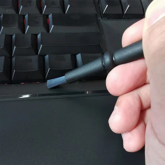 Cleaning set on keyboard