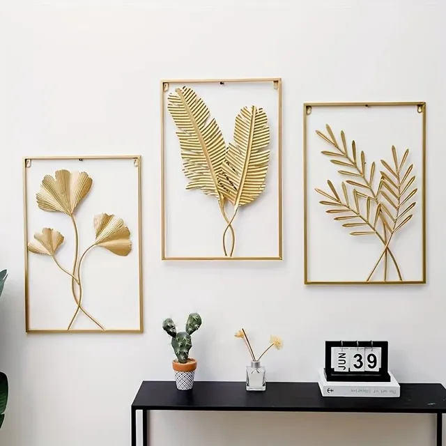 Elegant curtain with the theme of a different leaf