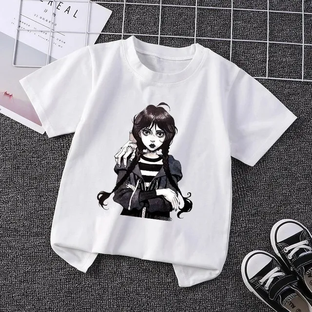Biały T-shirt dziecięcy z krótkim rękawem i modnym nadrukiem Wednesday Addams
