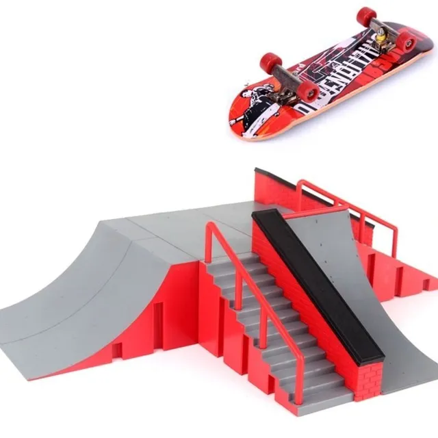 Mini ramp for finger skating