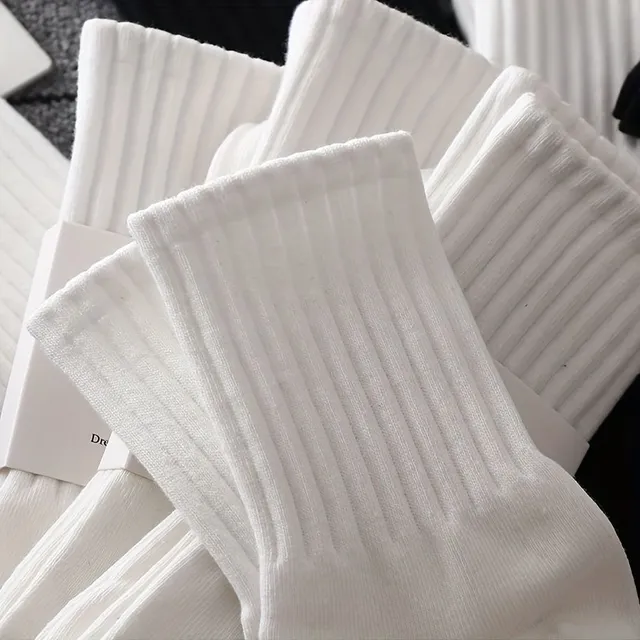 6 pairs of comfortable and breathable socks with pattern