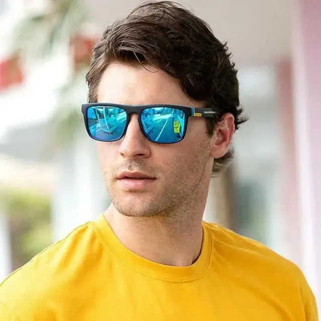 Polarizing sunglasses with UV400 protection