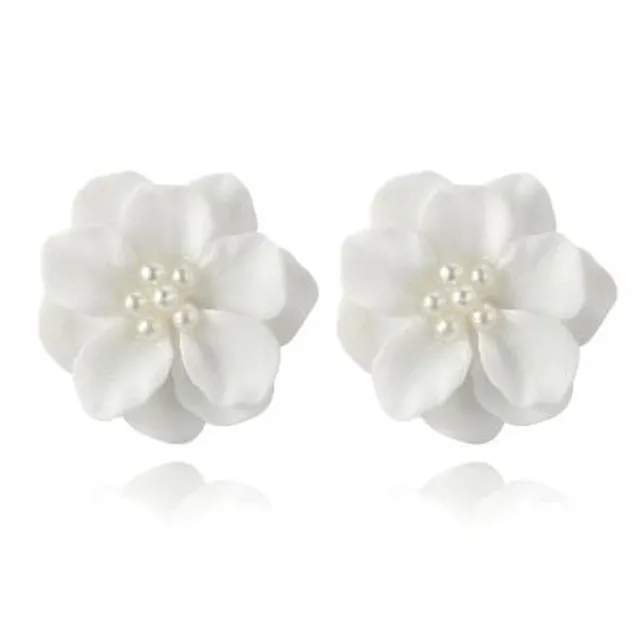 Beautiful lady earrings in the shape of Madelyn flower