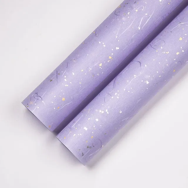 Luksusowy papier pakowy w pastelowych kolorach z metalicznym detalem Danial