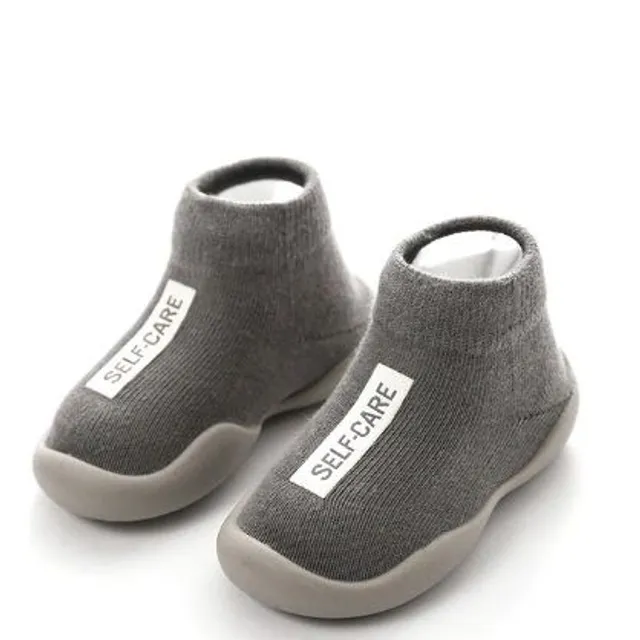 Baby socks with rubber sole