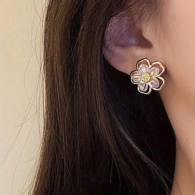 Flower earrings made of zinc alloy for women and girls