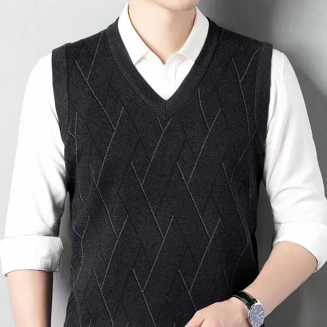 Knitted sleeveless vest with V-neck and cable pattern for men