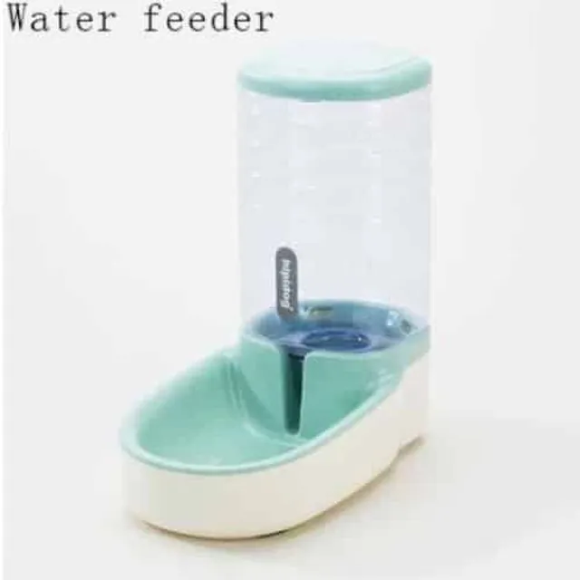 Powder dispenser for dogs or cats