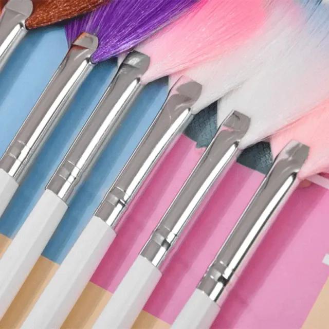Fan brush suitable for masks and brightener - more color variants