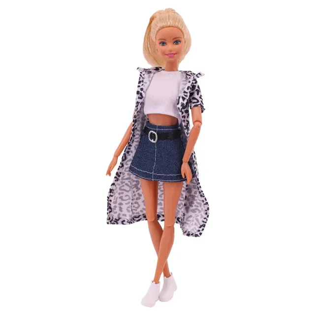 Set of 5 pieces of fashionable clothes and accessories for Barbie dolls