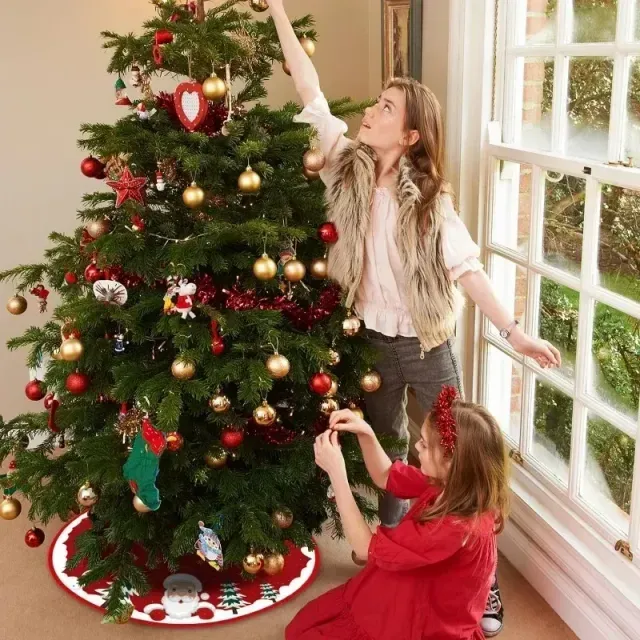 Praktický textilný koberec pod vianočný stromček s motívom snehuliaka, soba alebo Santa Clausa