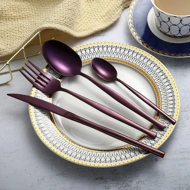 Cutlery in gold colour