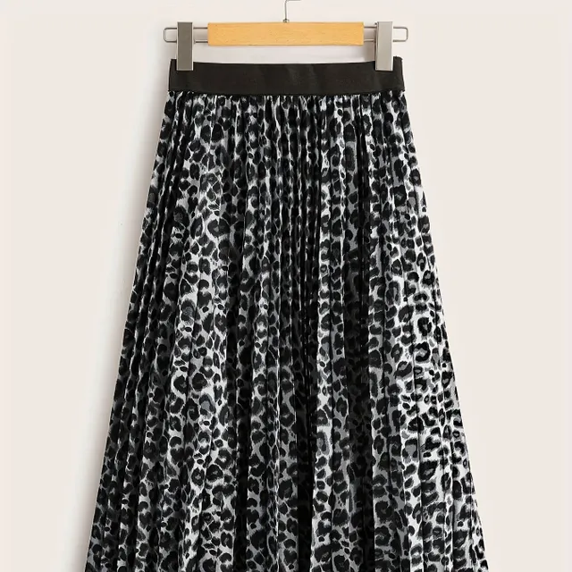 Women's pussy skirt with leopard pattern, elegant and-line cut