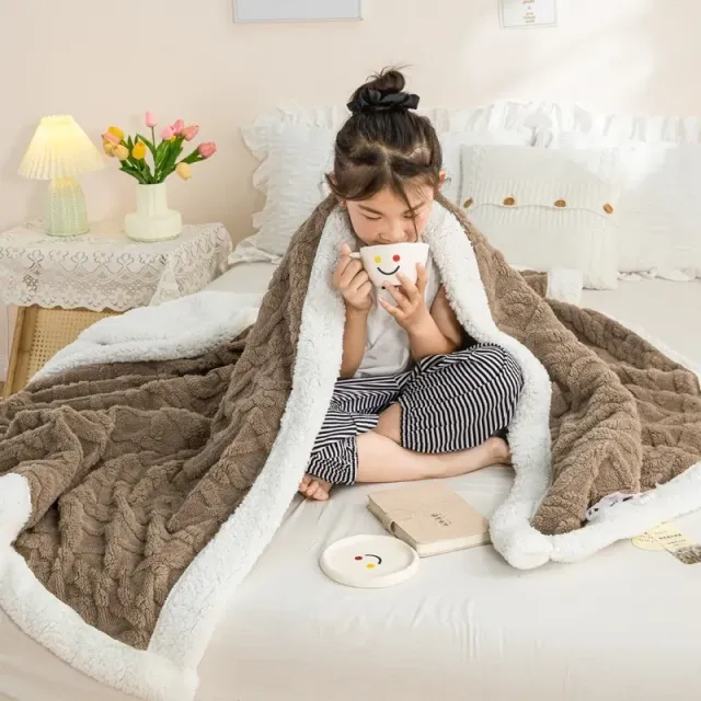 Warm and soft blanket made of wool and sherpa fleece, double-sided