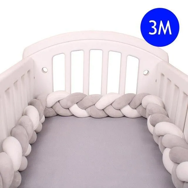 Crib mattress cover in the shape of a braid