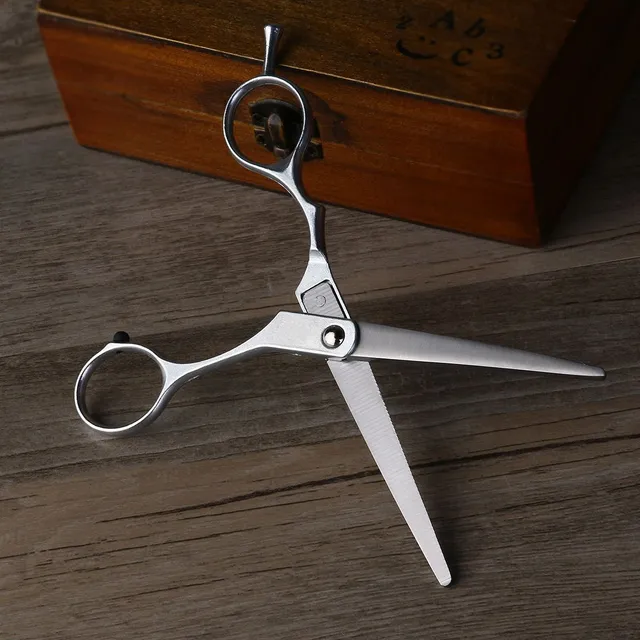 Kvalitní kadeřnické nůžky pro domácí stříhaní