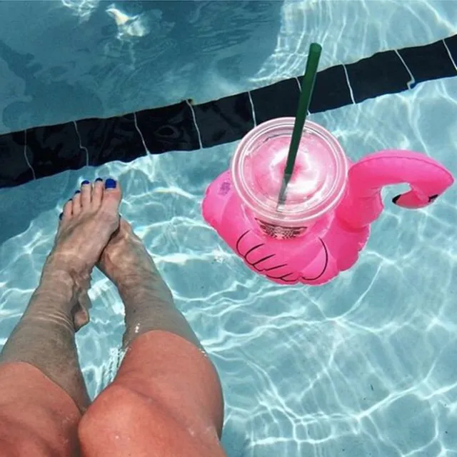 Suport plutitor stilat pentru băutură în formă de flamingo