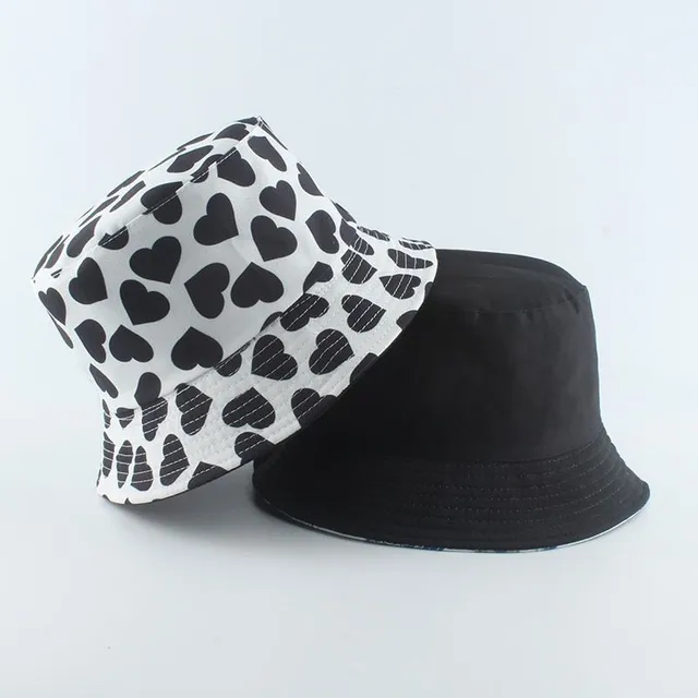 Unisex hat with smiley black heart