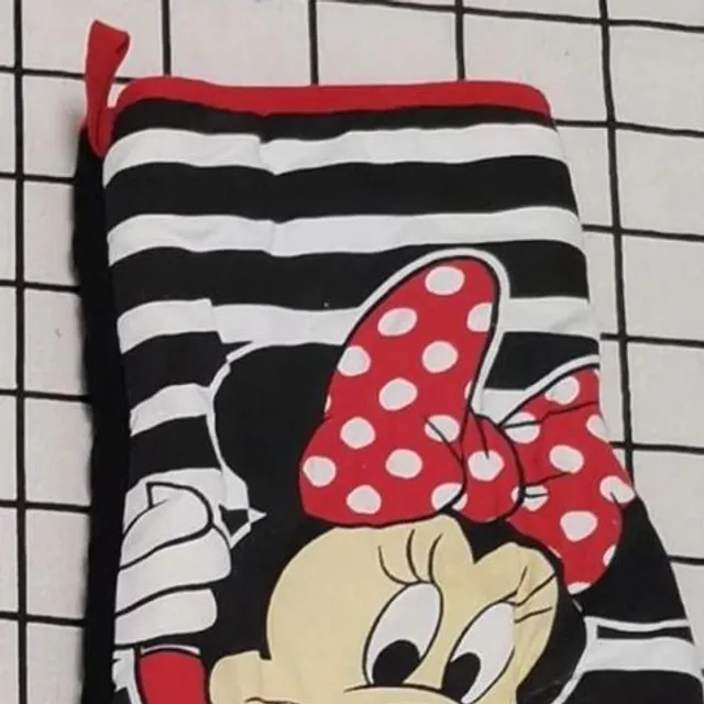 Kitchen mitt with cute Mickey and Minnie Mouse motifs