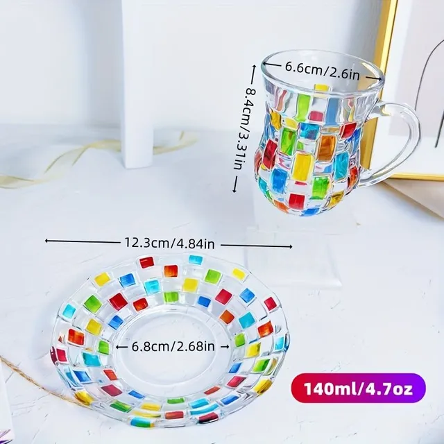 Ensemble de tasses en verre colorées avec sous-tasses