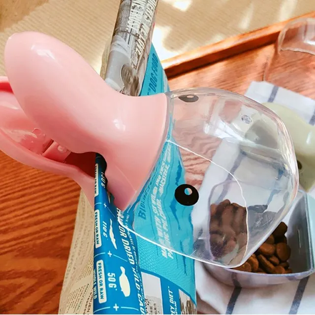 Cute duck shaped kibble scoop with a pin to close the bag Rainer