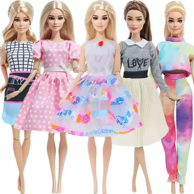 Set de îmbrăcăminte pentru păpușa Barbie - 5 piese