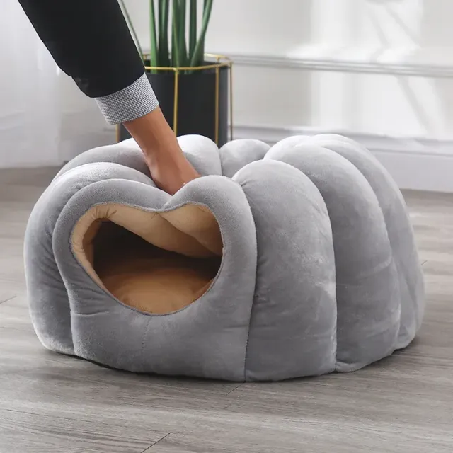 Przytulne i przytulne łóżko dla kotów w kształcie