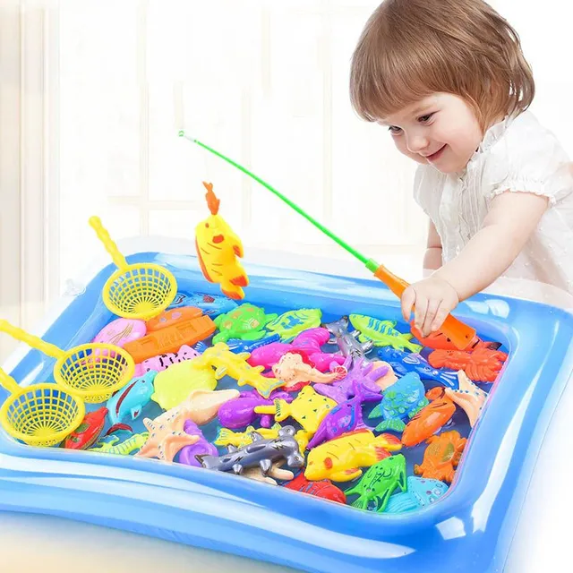 Amazing children's fish catching game