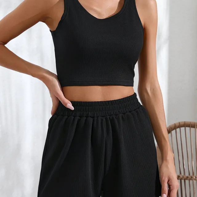 Women's summer two-piece set with crop top and shorts with elastic waist in single color