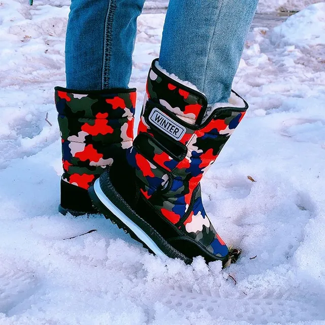 Stylish men's snowshoes