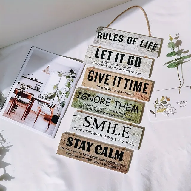 Étiquettes en bois avec slogans motivants pour la décoration