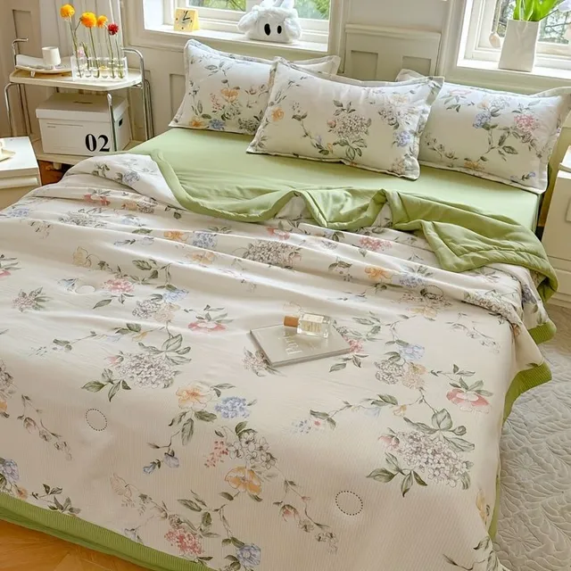 One Piece of Summer Cooling Thin Blankets (does not contain Povlak Na Pillow)