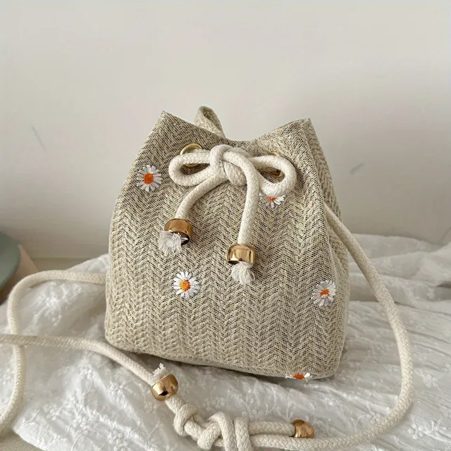 Shoulder bag with minimalist straw design with daisy embroidery