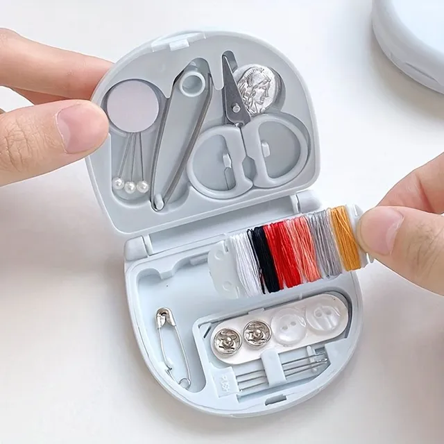 Miniature sewing kit in your pocket: All for quick repairs on the move