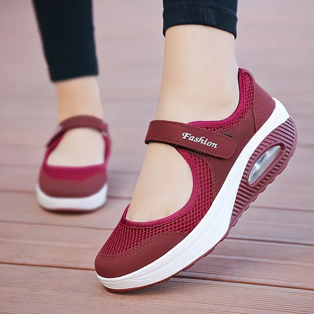 Comfortable outdoor shoes with belt around the ankle