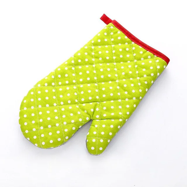 Kitchen mitt with polka dots