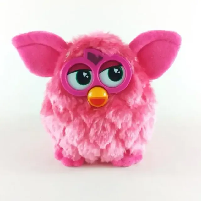 Roztomilý plyšový kamarád Furby opakující vše co řeknete