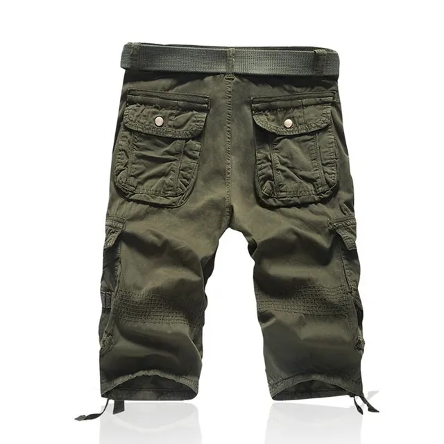 Men's comfortable leisure cargo shorts with camouflage pattern