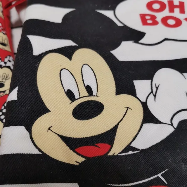 Kuchynská chňapka s roztomilými motívmi Mickeyho a Minnie Mouse